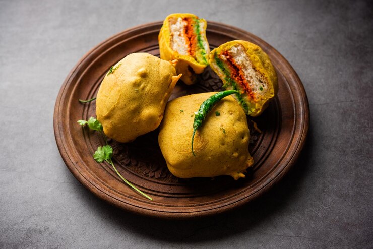 ulta-vada-pav-is-made-with-spicy-potato-stuffed-bun-called-pav-inside-vada-inside-out-wada-pao_466689-86261